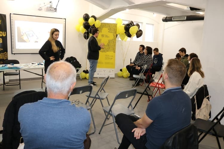 PredavanjeKuhanjemiGibanjemuProsirenojStvarnostiRoboDuDays2022