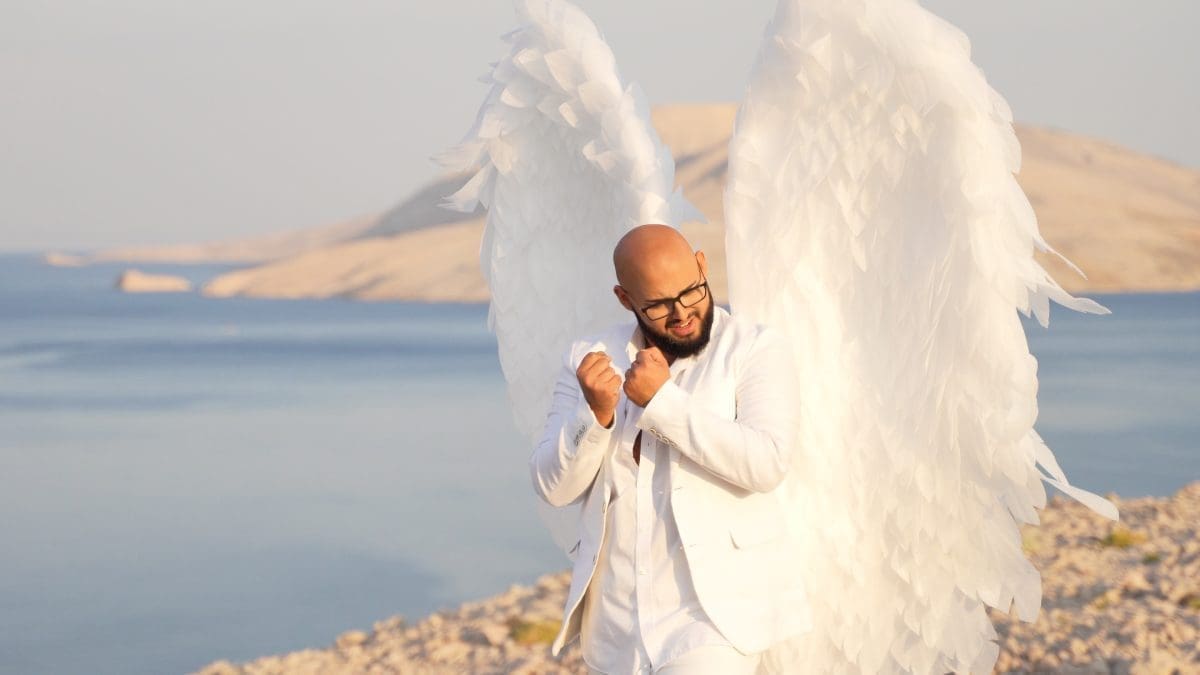 UPOZNAJTE ANGELA Želi snimiti duet s Grašom i Ninom Badrić, a hrvatsku publiku je osvojio predivnom baladom