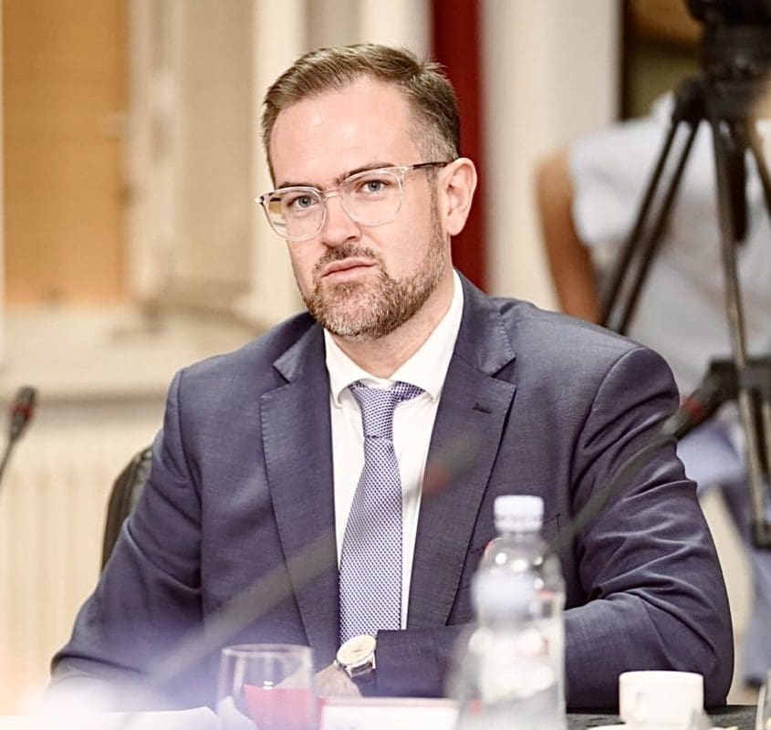 Barbir osudio incident u Sarajevu: "U ratu smo se branili od agresora, a u miru se trebamo boriti protiv agresije!"