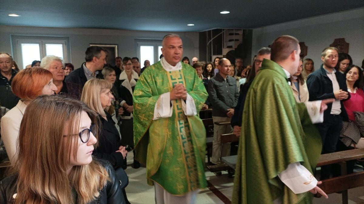 Omiljeni svećenik napušta splitsku župu: 'Nikad mi nije bilo važno s koliko se prstiju tko krsti. Mislim da to nije važno ni Bogu. Ljude dijelim samo po dobroti'