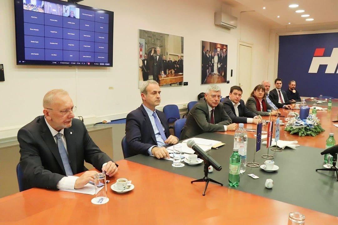 Ante Sanader oduševljen: "Kakav tjedan - sjajni Vatreni, gospodarski rast, odlične ankete, snažni razvojno-socijalni proračun..."