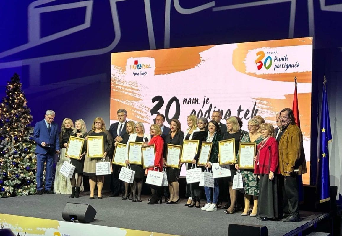 30 GODINA HRVATSKE TURISTIČKE ZAJEDNICE Hrvatska je danas jedna od najuspješnijih svjetskih turističkih destinacija