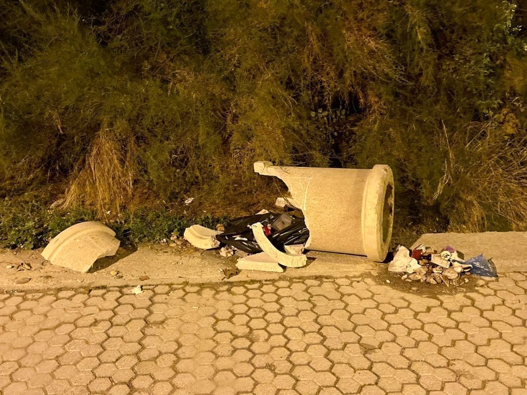 GDJE SA SMEĆEM? Pogledajte u kakvom su stanju kante na šetnici na Trsteniku