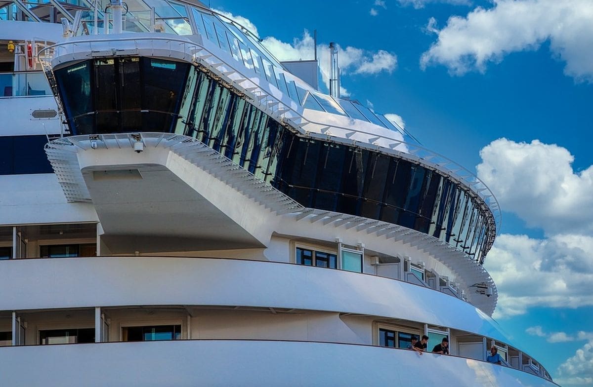 Muškarac popio 33 pića na kruzeru pa umro. Obitelj tuži kompaniju