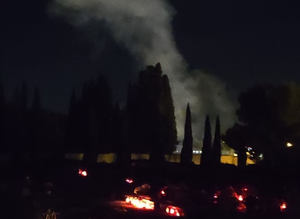 NADVIO SE DIM IZNAD LOVRINCA Mnoštvo građana je na splitskom groblju, evo što se događa