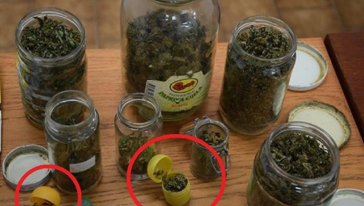 KAKAV LIK I KAKVA IDEJA Skrivao marihuanu u Kinder jajima, Uhićen je 69-godišnjak