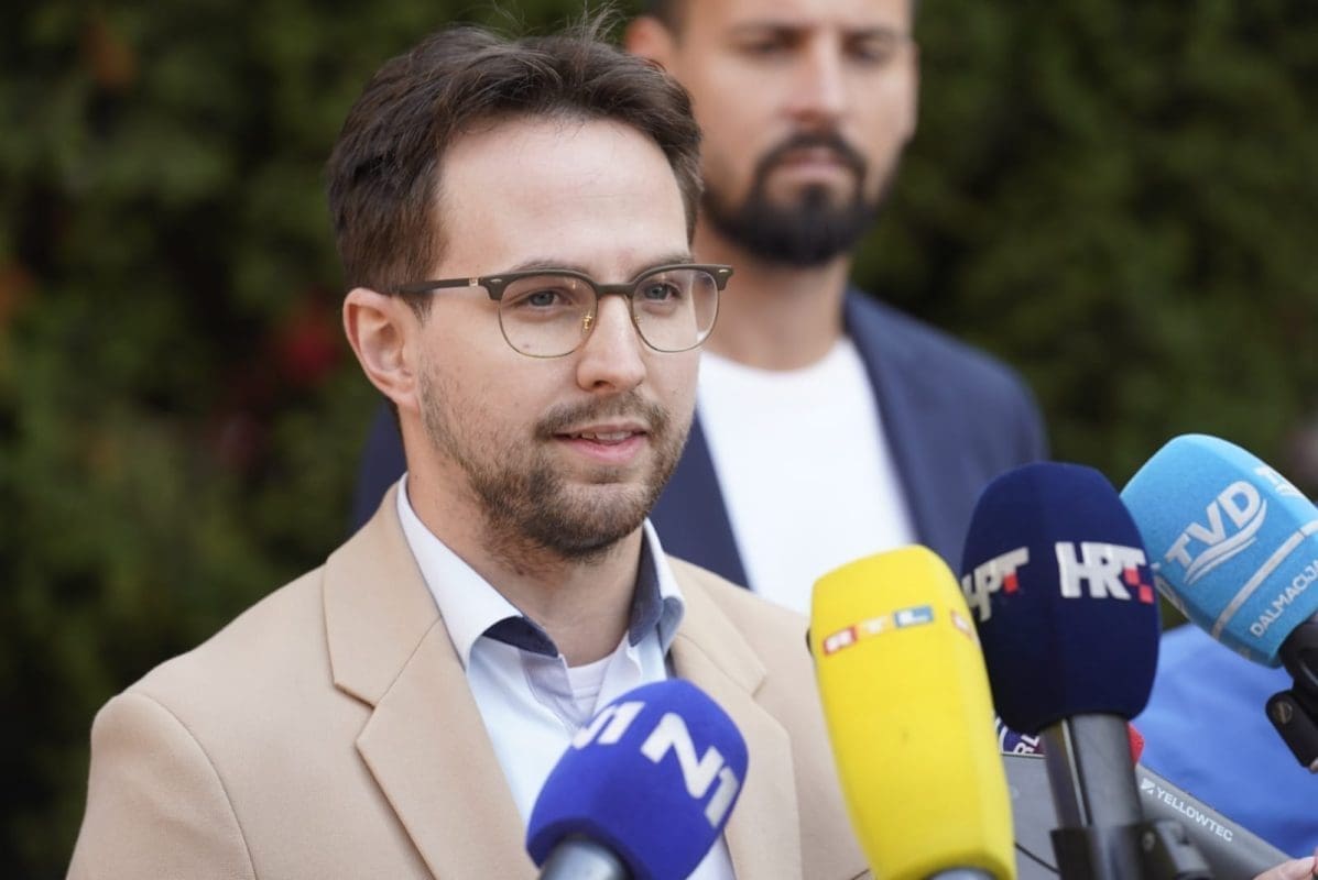 Luka Jadrić poslao intendantu splitskog HNK LEGO kocke: "Javna je tajna kako intendant HNK Split voli LEGO kockice, posebno kad su financirani sredstvima poreznih obveznika"