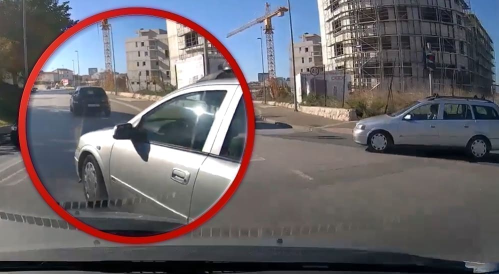 OVO JE BILO OPASNO 'Zamalo' se dogodio sudar u Splitu. Sve je snimljeno, a objava je izazvala veliku raspravu: "Vratite vozačke!"