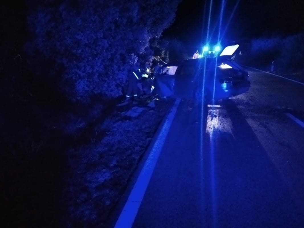 PROMETNA NA BRAČU Automobil sletio s ceste, na terenu sve hitne službe