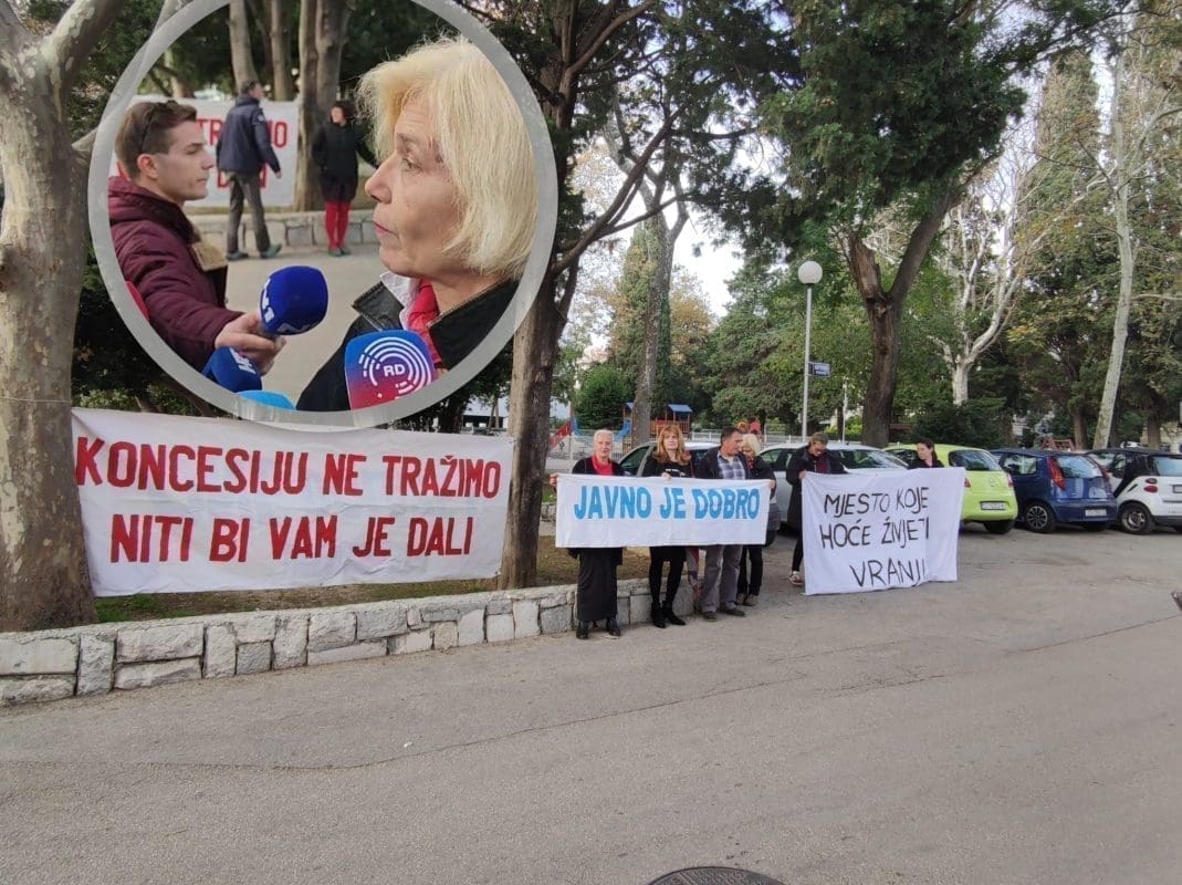 TRANSPARENTI NA BAČVICAMA Prosvjednici dočekali ministra: "Po novom zakonu plaža nije više mjesto gdje se idete kupati, plaža je nešto što služi turizmu i ugostiteljstvu"