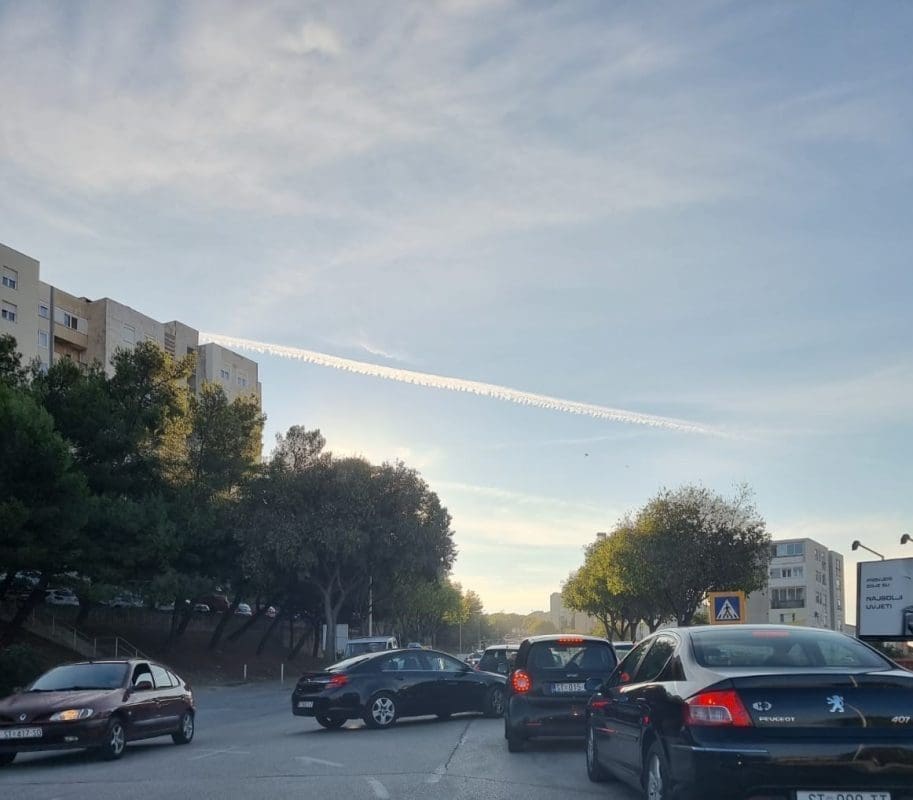 ZAGUŽVALO NA PUJANKAMA "Taxi zablokirao promet, oduzimaju prednost, kolaps!"