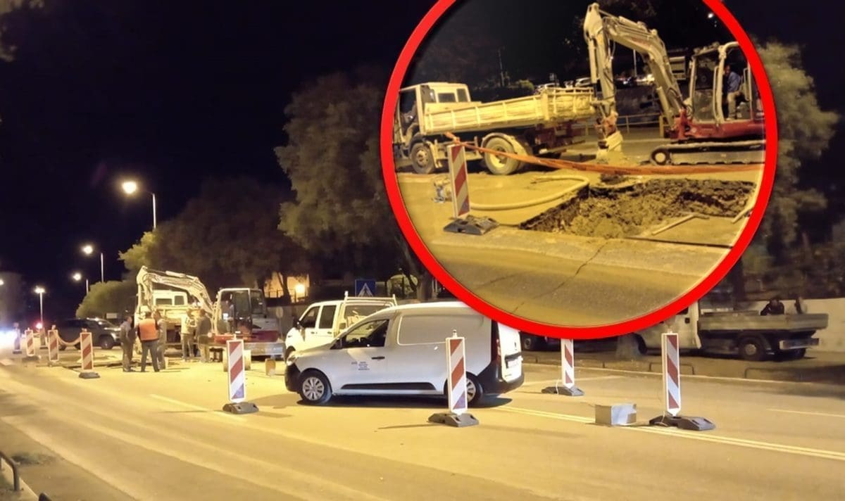 DIO PROMETNICE U SPLITU TOTALNO RASKOPAN Radnici i u kasnim satima saniraju puknute cijevi: Vozači, oprez!
