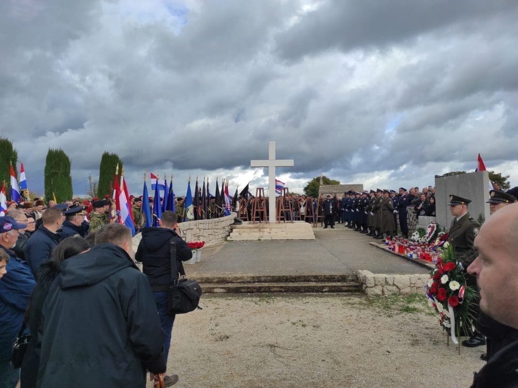 32. OBLJETNICA STRADANJA ŠKABRNJE Nema obitelji u kojoj netko od najmilijih nije stradao