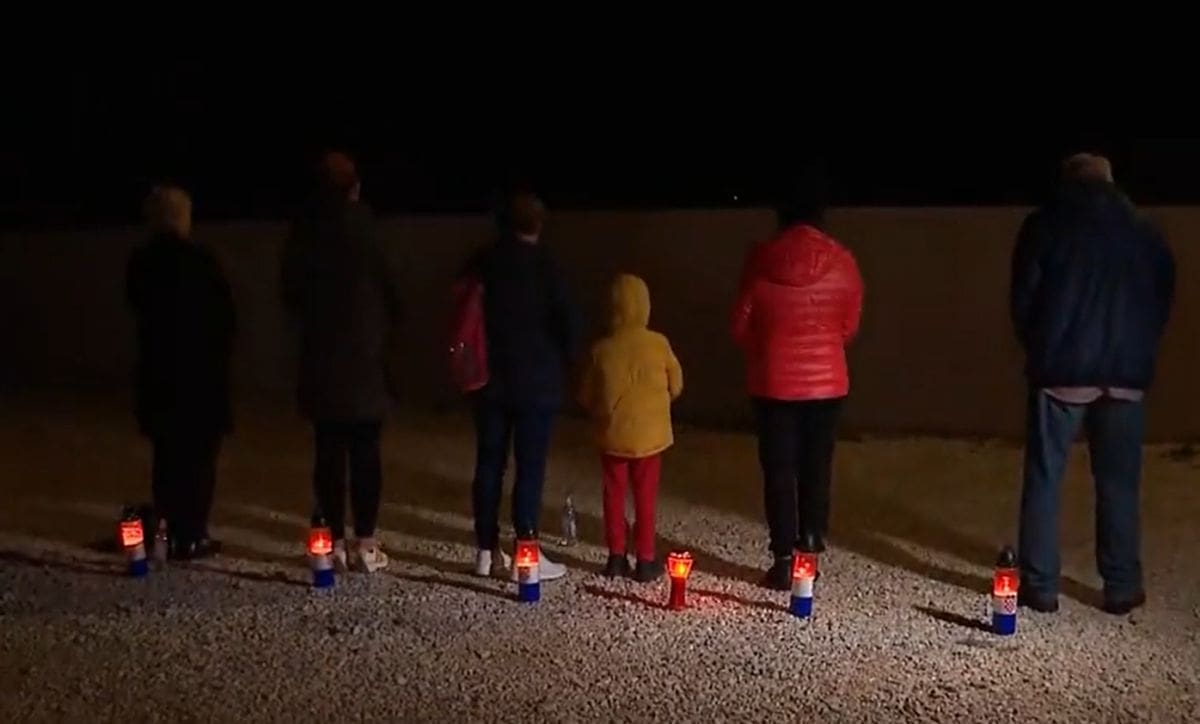 VIDEO Škabrnjani demonstrativno okrenuli leđa zbog Anje Šimprage i SDSS-a