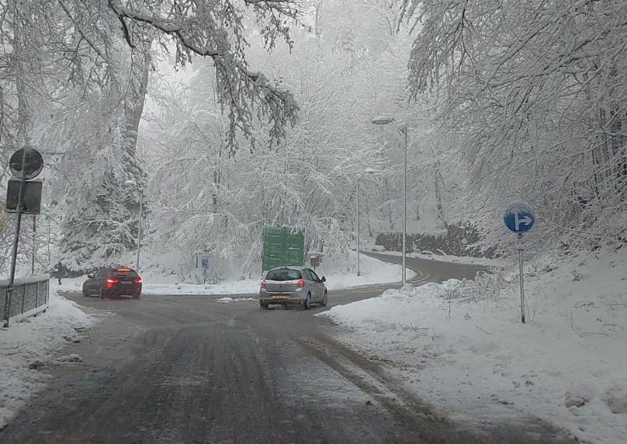 ZIMSKI UVJETI Ponegdje palo više od 30 centimetara snijega, zabijelilo se i u nizinama