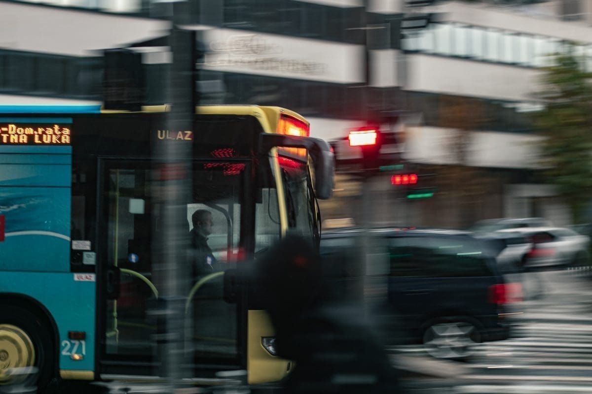 Ako danas morate iz kuće autom, dobro pogledajte ovu kartu: Dobro su se 'zacrvenile' prometnice...