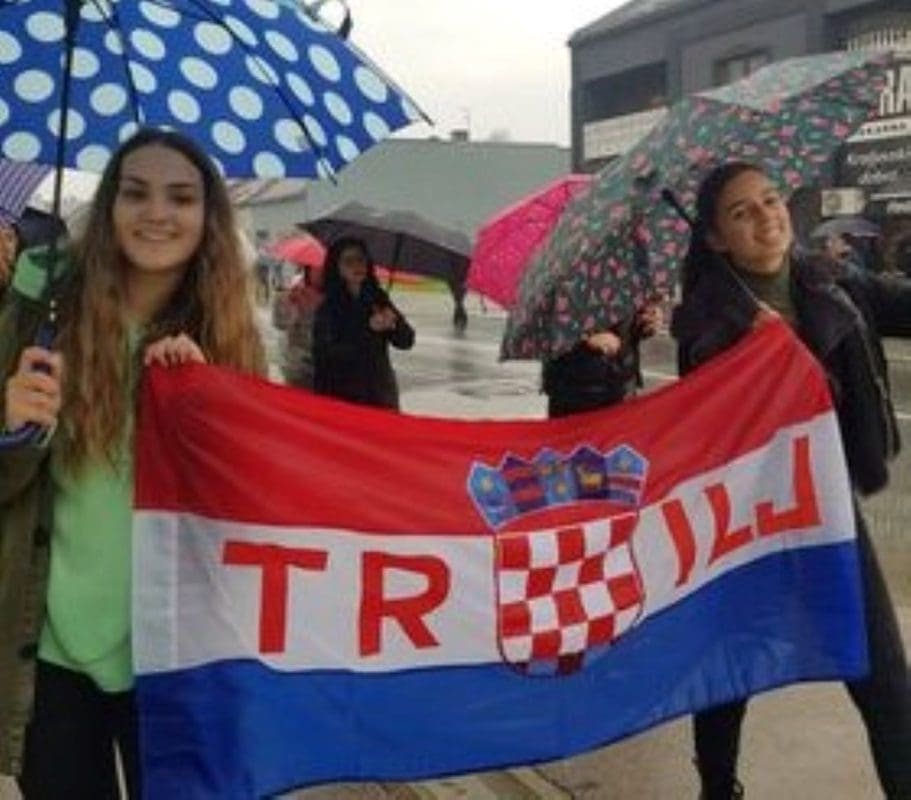 NIŠTA IH NE MOŽE SPRIJEČITI Cure iz Zagore odale počast žrtvama Vukovara: "Korak po korak, žarom srca hodale smo..."