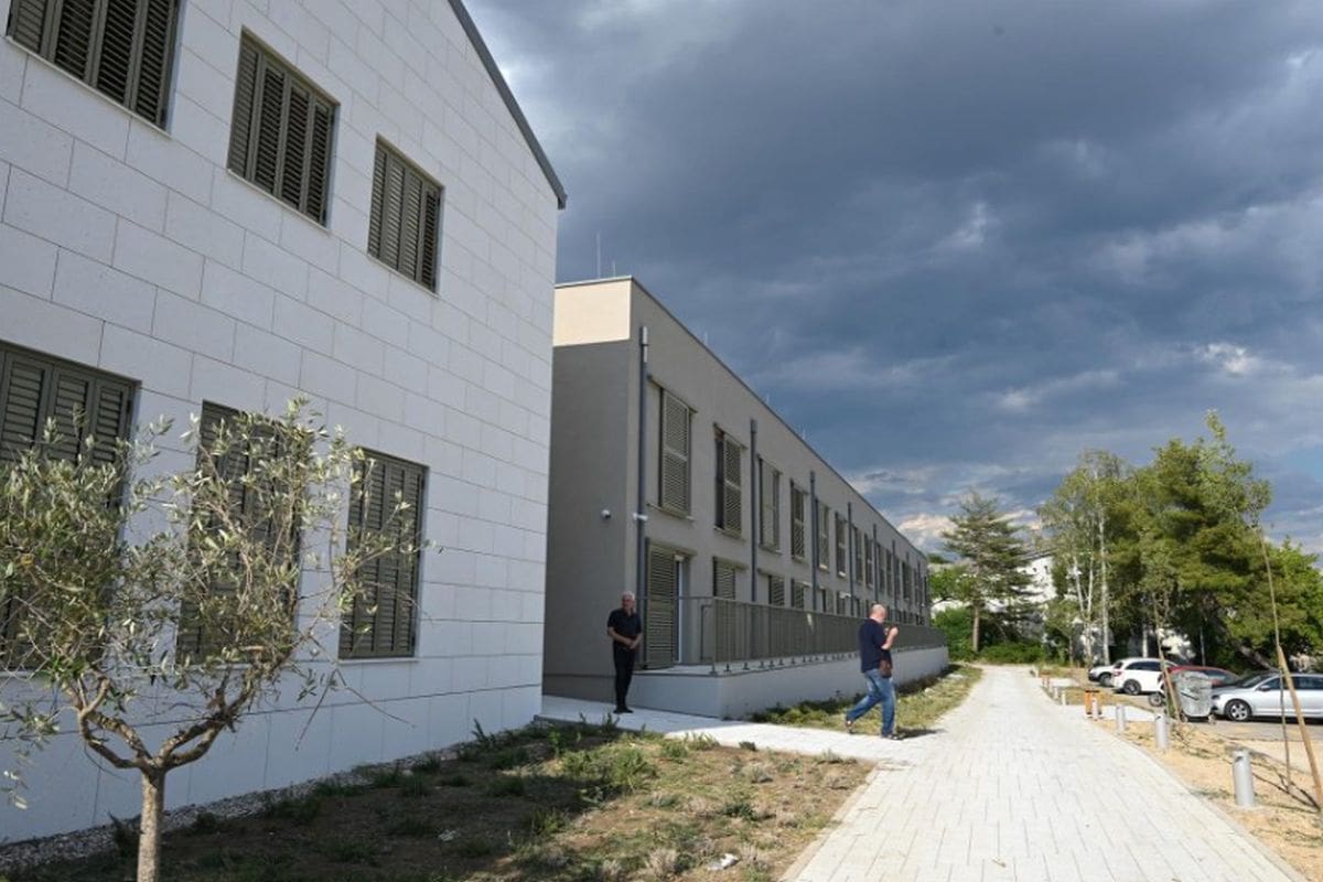 Veteranski centar Sinj 'poskupio' 8,3 milijuna kuna: Iz Vlade najavljivali otvaranje dva puta, zaposlili ravnatelja i 31 osobu, a Centar još nije otvorio vrata!