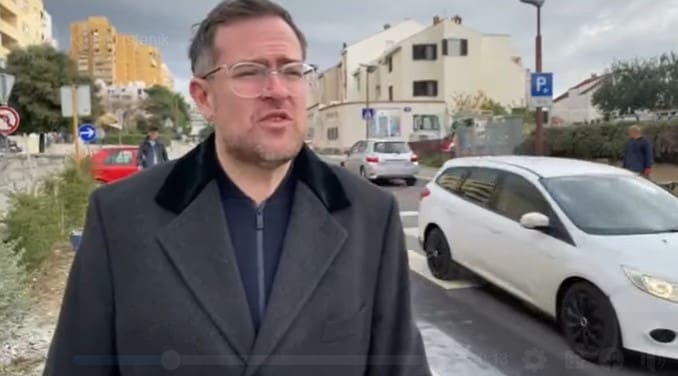 KRAJ RADOVA Ulica Moliških Hrvata na Badnjak osvanula u novom ruhu