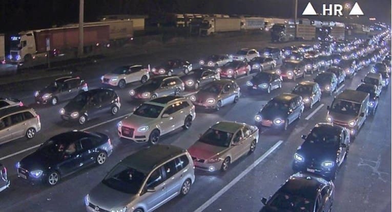 OGROMNA GUŽVA NA DALMATINI Jako sporo se prometuje prema prema Splitu i dalmatinskom jugu: "Neka vozači budu oprezni"