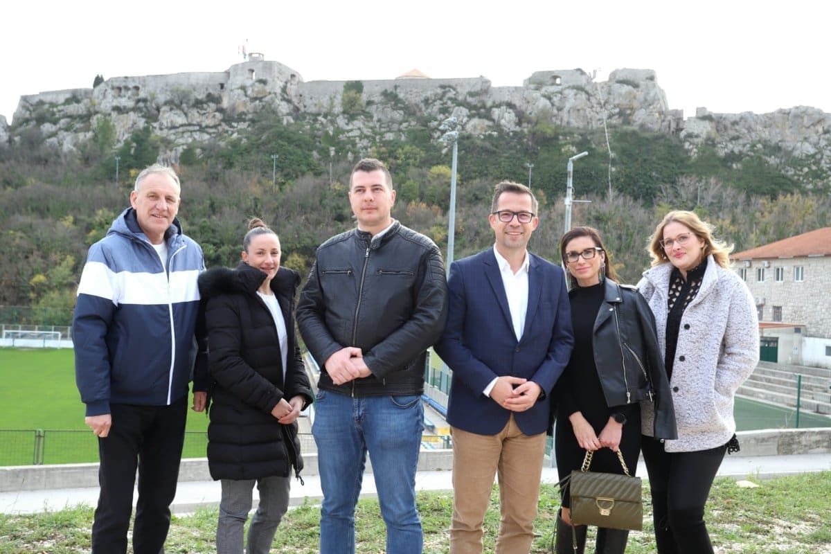 ZA SNAŽNIJE ŽENE I KVALITETNIJU STAROST Na području Klisa, Dugopolja i Dicma zaposlit će se 29 žena