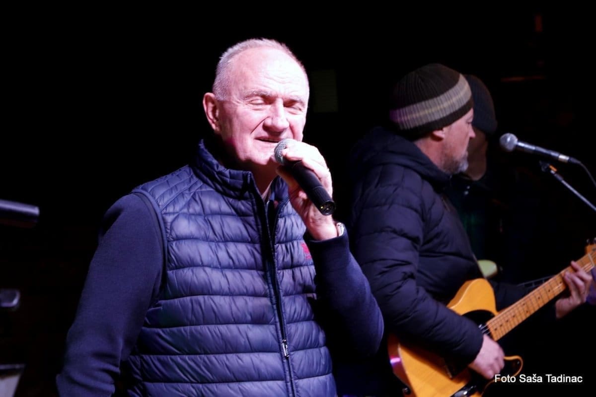 "NAPOKON ZAJEDNO" Mate Bulić jednom fotografijom 'raspalio' društvene mreže