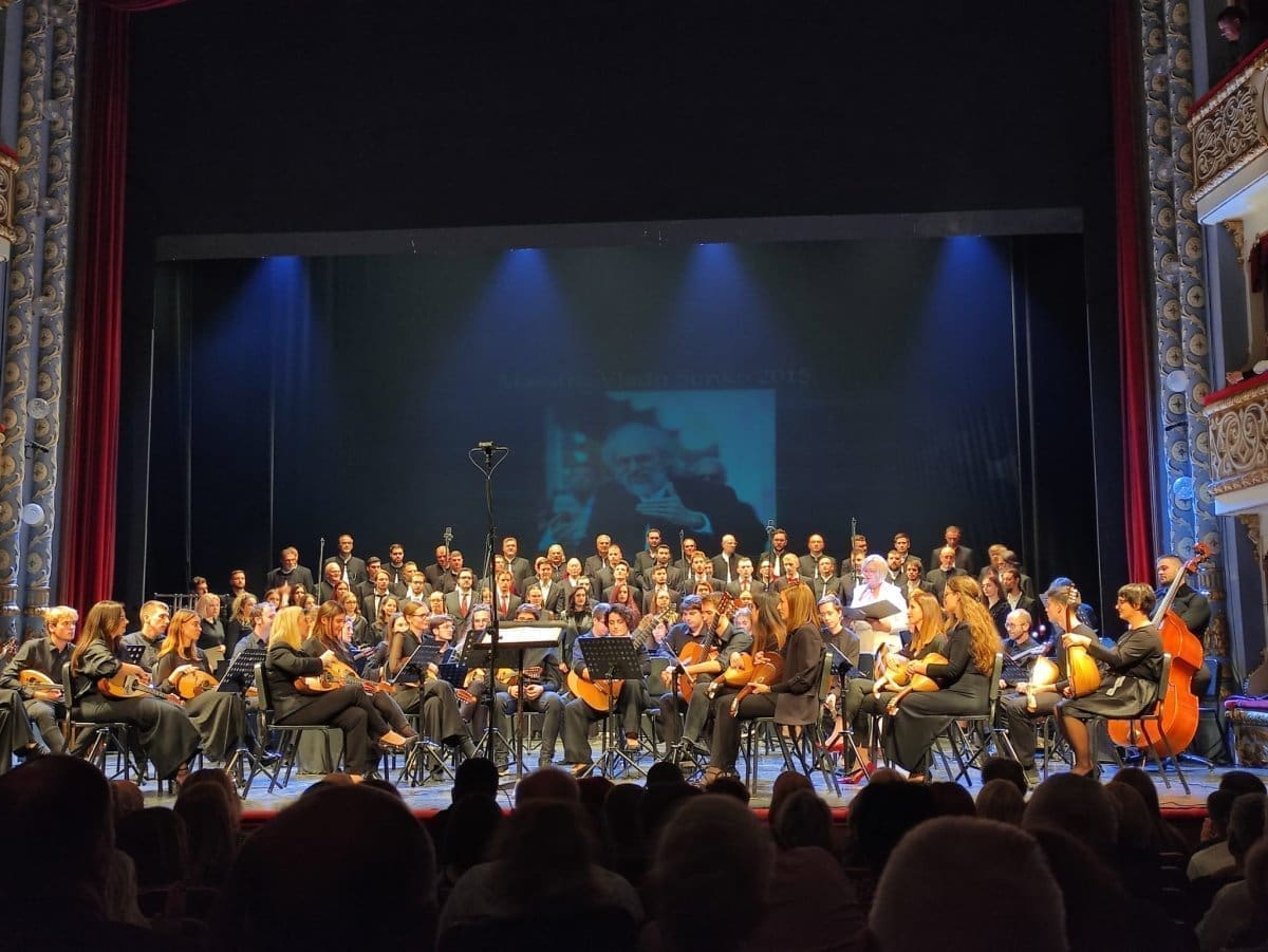 Gradski zbor Brodosplit u čestitarskom tjednu proslavio 50 godina djelovanja uz predstavljanje monografije i svečani koncert u HNK-u