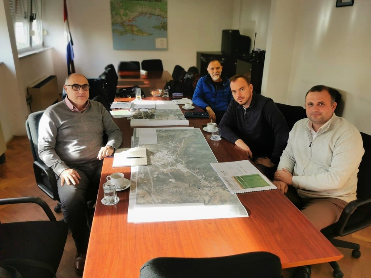 NASTAVLJAJU SE RAZVIJATI U IZVRSNOM SMJERU Načelnik Općine Dugopolje se pohvalio: "Danas je održan sastanak s Vodoprivredom Split"