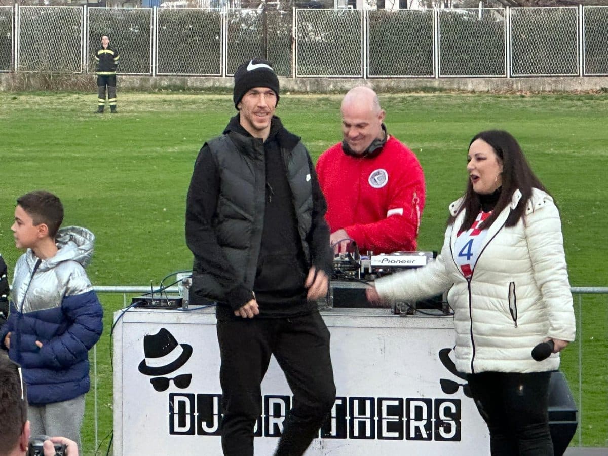 OMIŠ DOČEKAO SVOG JUNAKA Perišću su još jednom priredili doček kakav zaslužuje!