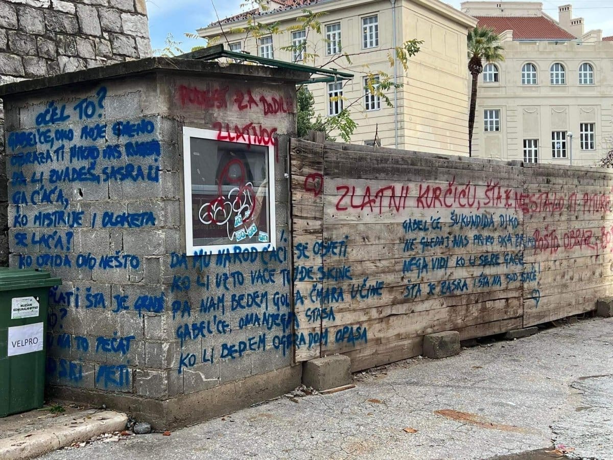 Tko je imao volje za ovo? Ogromna poruka ispisana uz bedem Contarini: "Da li znadeš, sasra li ga ćaća, ko mistrije se i bloketa laća?"