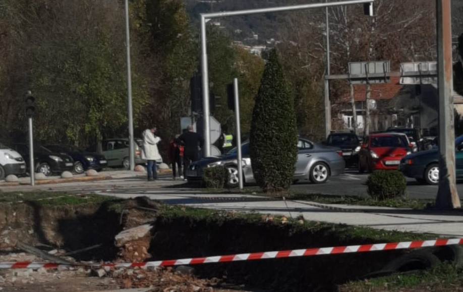 NESREĆA U SOLINU Sudar dvaju osobnih automobila, nastala je kolona