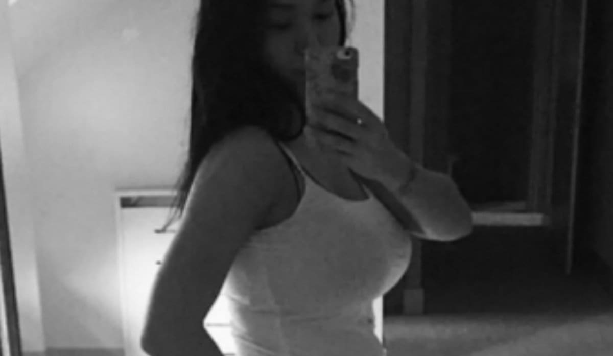 SKRIVA SE OD FOTOAPARATA Jeste li zaboravili na ovu hrvatsku WAGsicu? Uhvaćena je kako bodri svog 'Vatrenog' na tribinama