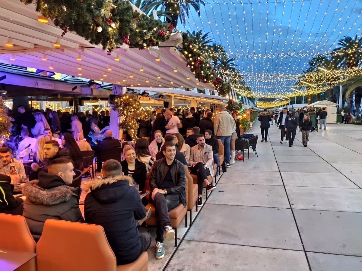 ŽIVAHNO JE DANAS U SPLITU Na Rivi smo sreli i popularnog Jolu, pogledajte tko je sve bacio đir gradom