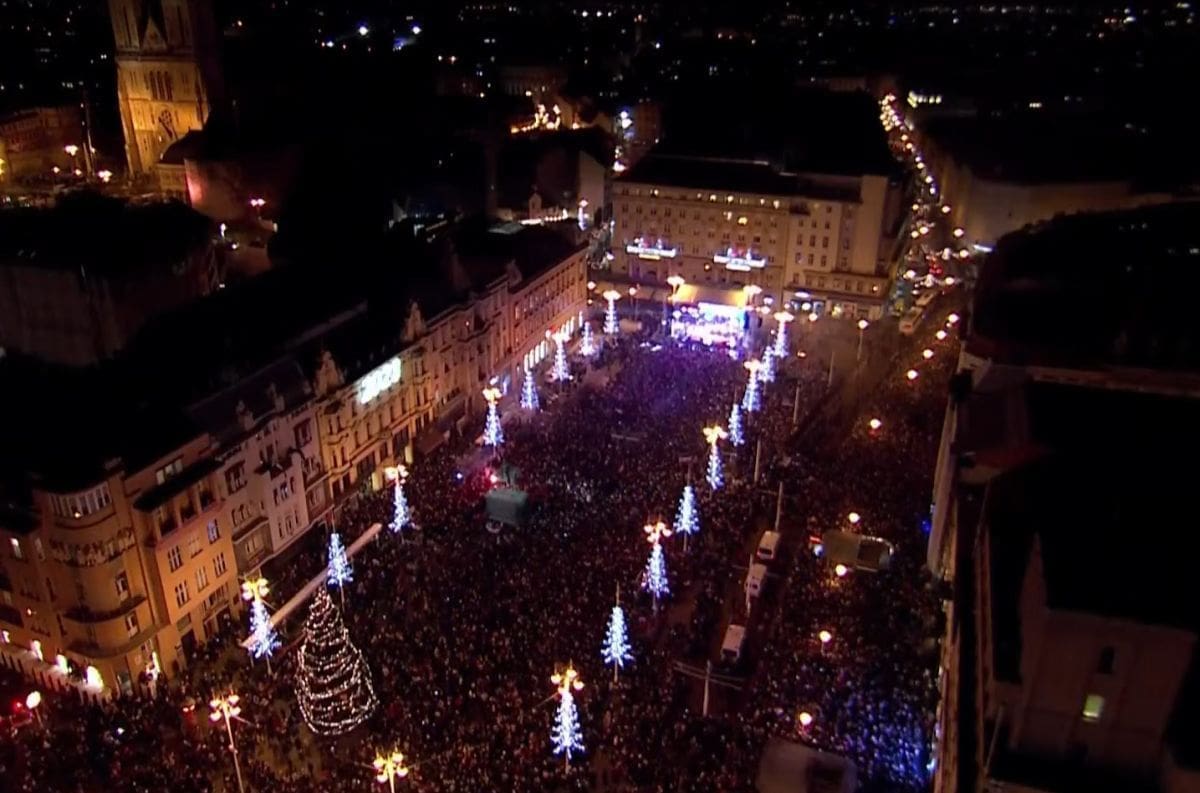 DOČEK JE GOTOV Cijeli trg skandirao "Hvala"