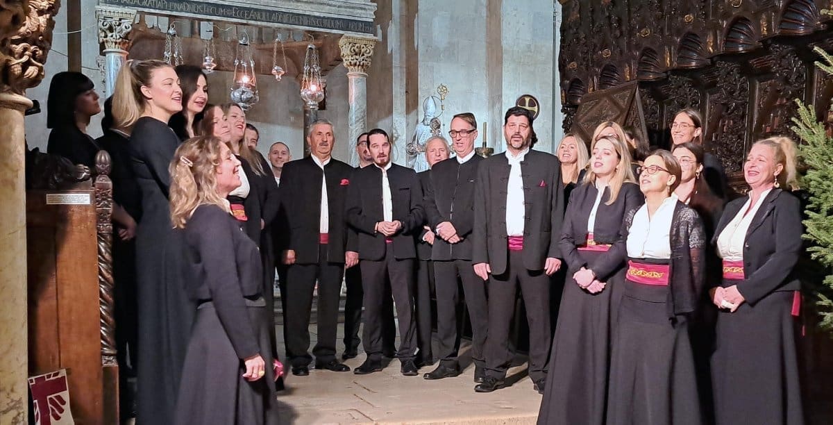 "USUSRET BOŽIĆU" U Trogiru održan prvi od tri klapska koncerta