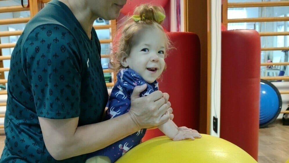 POMOZIMO HRABRICI LORENI! Vapaj roditelja: "Treba pomoć da stane prvi put na nogice, ne može jesti, hodati pa gotovo i disati"