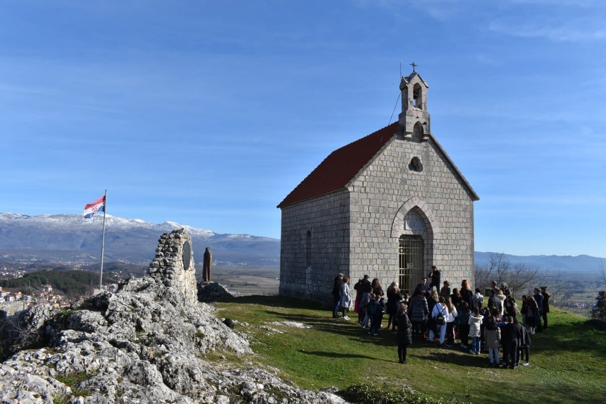 UPOZNAJ SVOJU ZEMLJU Prijavite se u besplatan obilazak viteškog grada u Zagori!