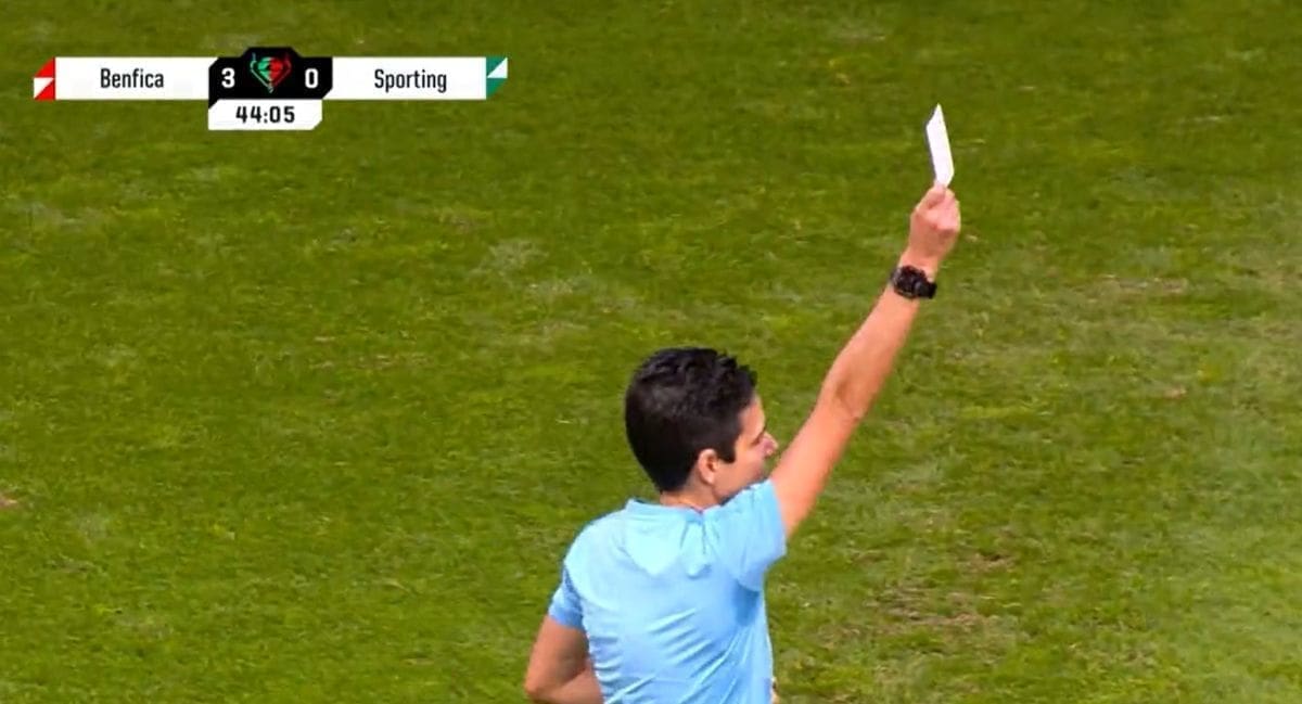 REVOLUCIJA U NOGOMETU Pokazan bijeli karton. Evo što to znači