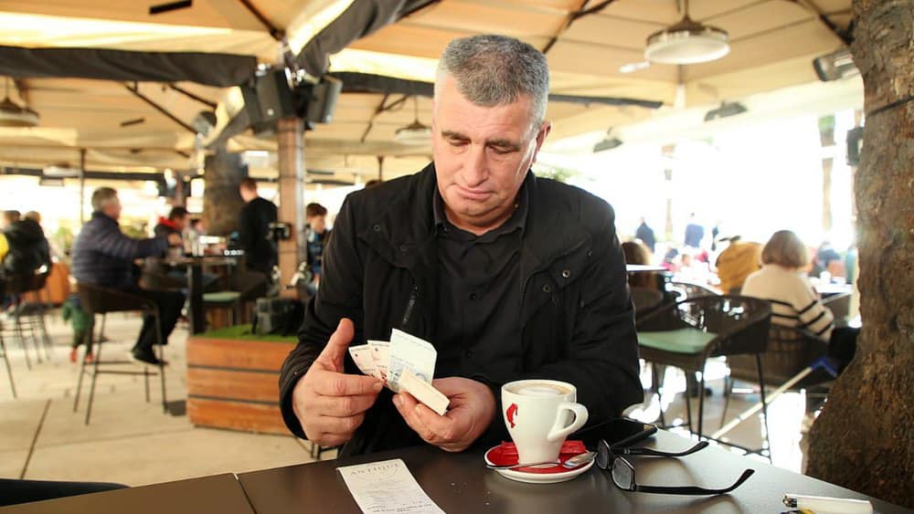 ZNAKOVITA PORUKA SINJSKOG GRADONAČELNIKA U Splitu popio i platio zadnju kavu u našim hrvatskim kunama: "Didovinu ne prodaješ osim ako si u velikim problemima..."