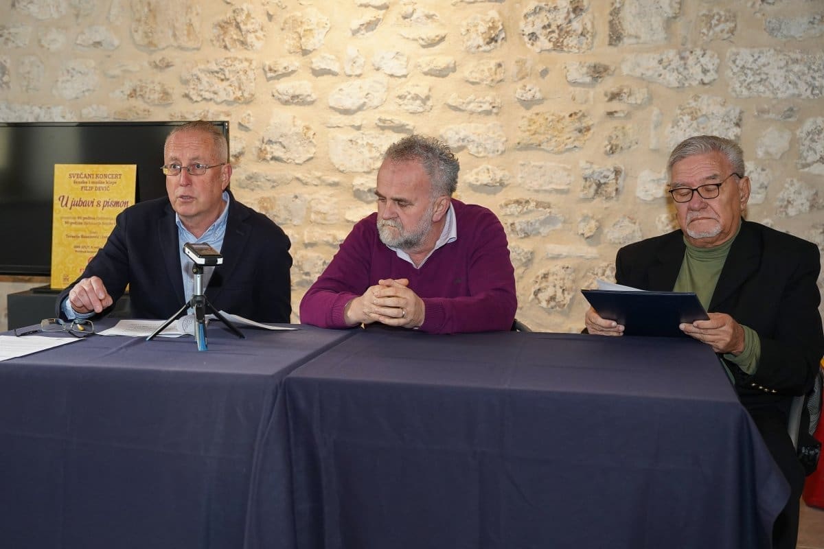 SLAVLJENIČKI KONCERT Filip Dević održat će koncert u HNK, nastupit će i njihovi gosti