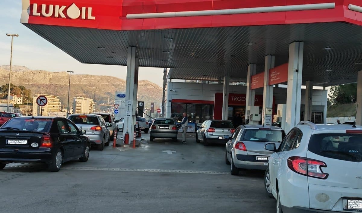 GORIVO POSKUPLJUJE! Splitski vozači već su pohrlili na benzinske crpke: Manje gužve stvaraju se na istoku Splita