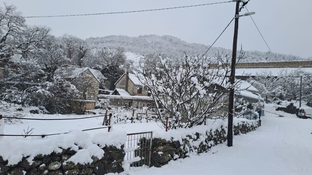 (FOTO I VIDEO) OBILAN SNIJEG Pogledajte idilične prizore iz Zagore, Korčulu pogodilo novo nevrijeme