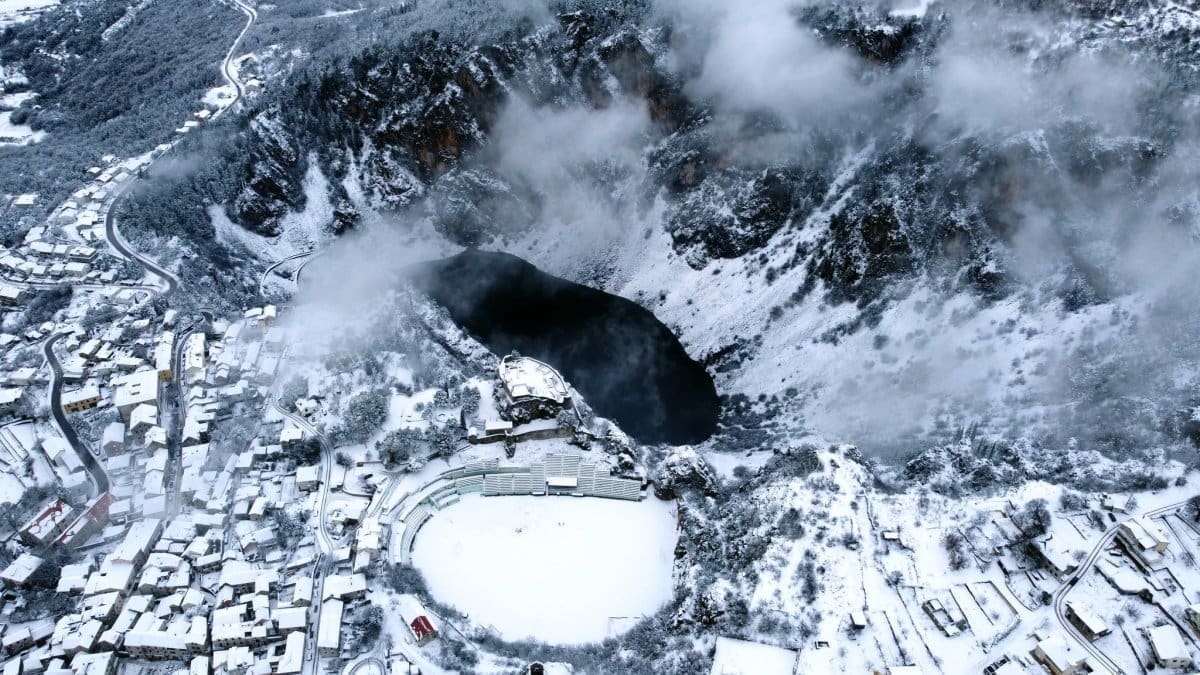 PRIZORI KOJI OSTAVLJAJU BEZ DAHA Pogledajte slike snježnog pokrivača nad Imotskim