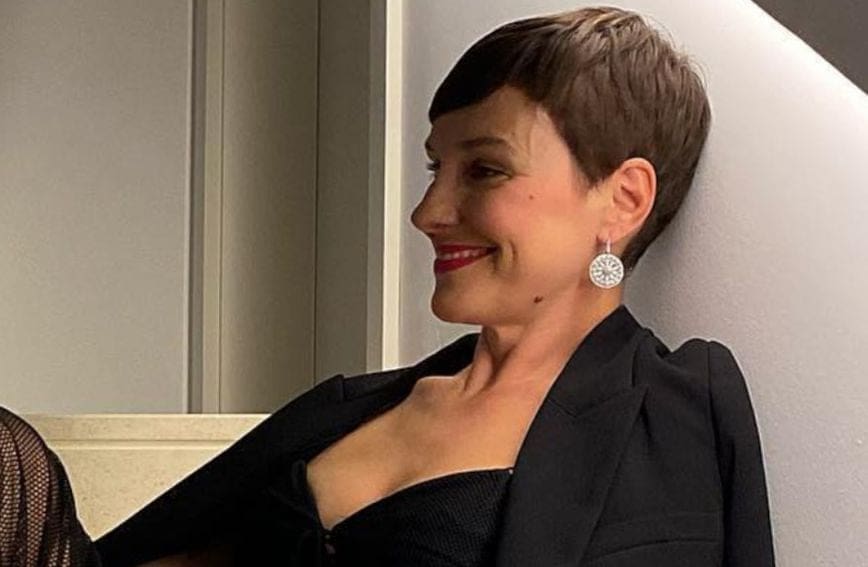 UŽIVA U LJETU Zgodna Irena Pecotić linijom plijeni pažnju na idiličnoj plaži, pogledajte njezin ljetni modni dodatak