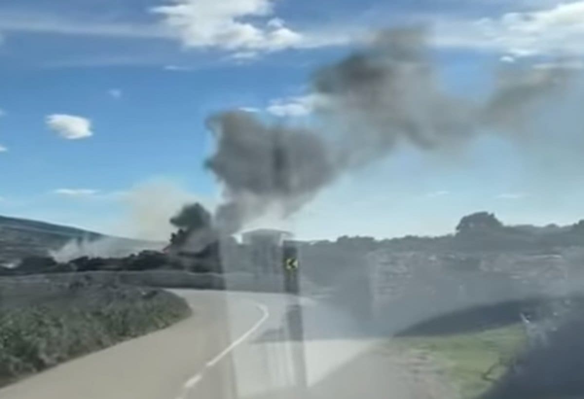 EKOLOŠKI INCIDENT Pali se smeće na ilegalnom deponiju usred zelene oaze: Pogledajte snimku