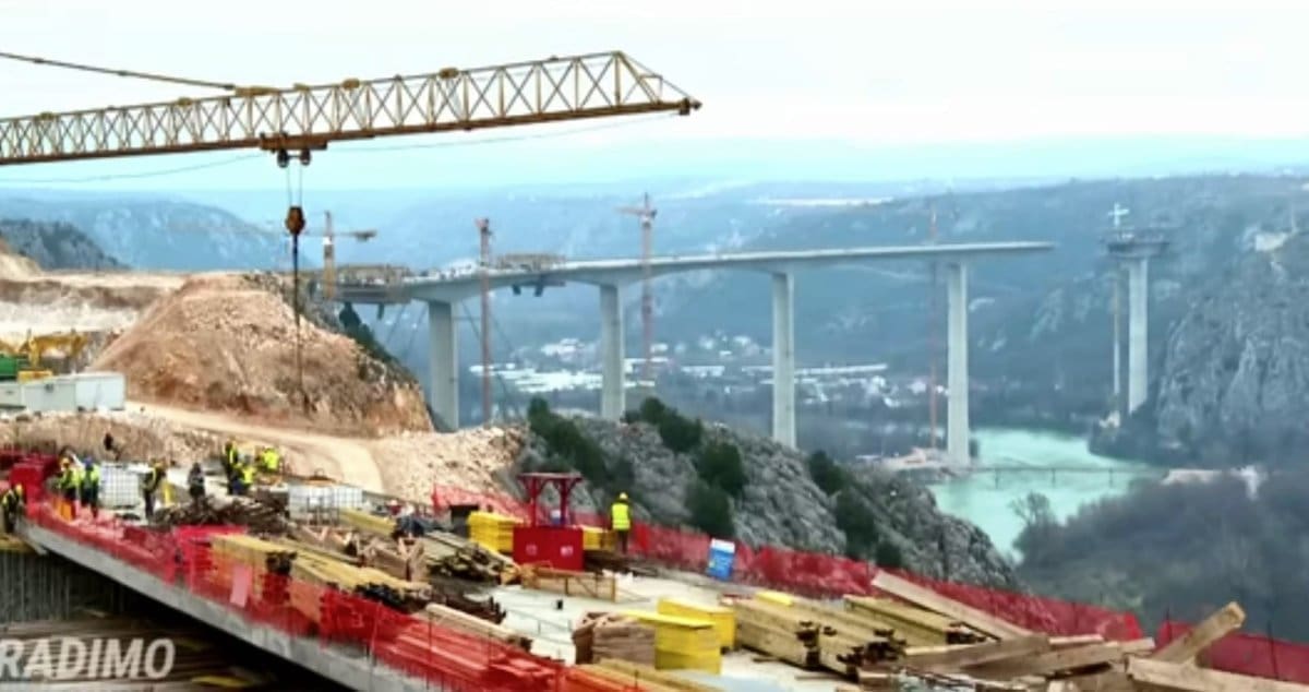 SPAJA DVIJE OBALE NERETVE Pogledajte kako teku radovi na jednom od najvećih mostova u regiji