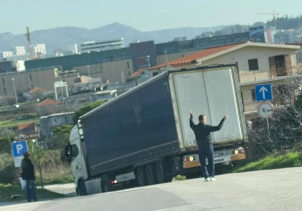 BISER U KAMIONU Zapeo 'najgoroj' ulici u Splitu. Slijepo slušao navigaciju? Ovo je bio podhvat!