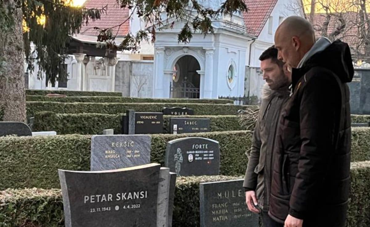 GOLEME EMOCIJE SPLIĆANA Otišli su na grob velikanu i poslali su tužnu poruku: "Šjor Pere, još jednom hvala..."