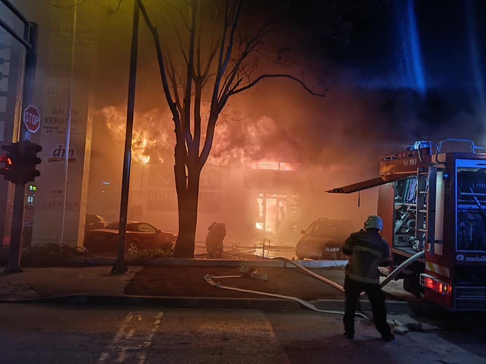 pozar_mostine_skladiste_gume (1)