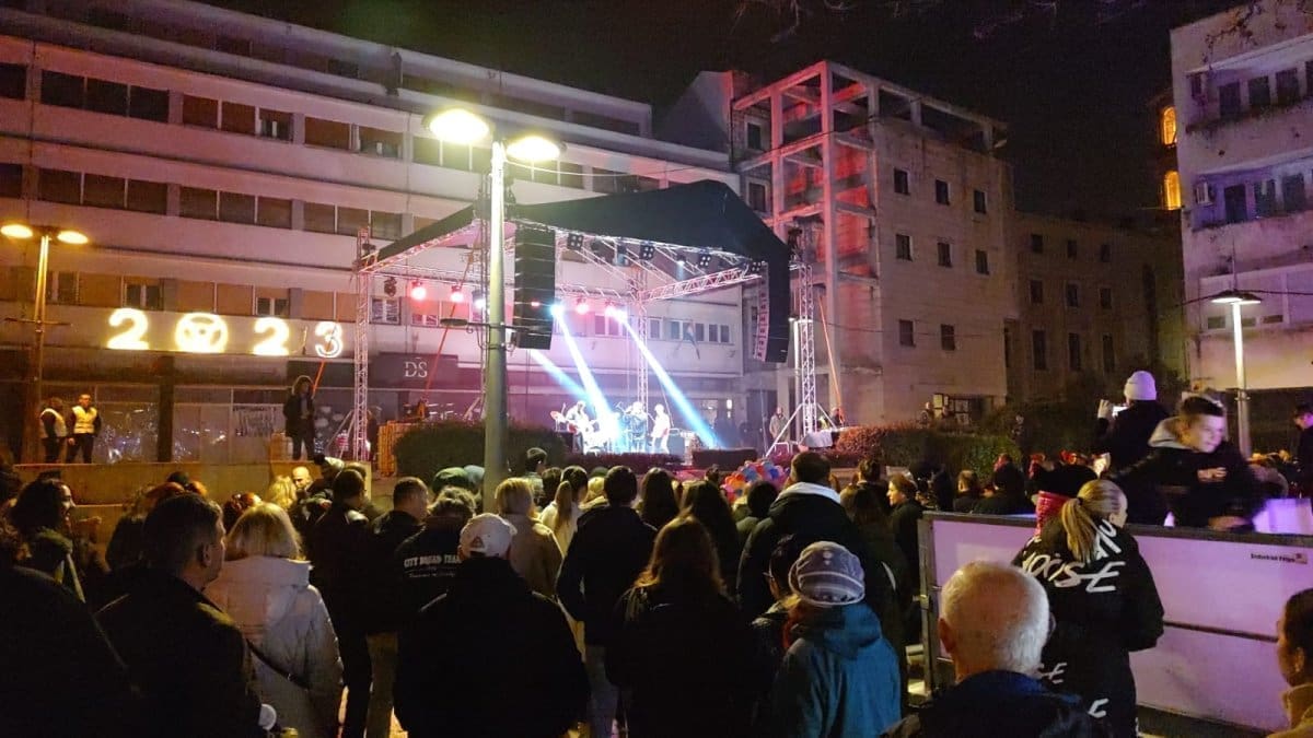 Jurica Pađen i Aerodrom, Ljuta kuća i Dječji doček Nove godine u Sinju